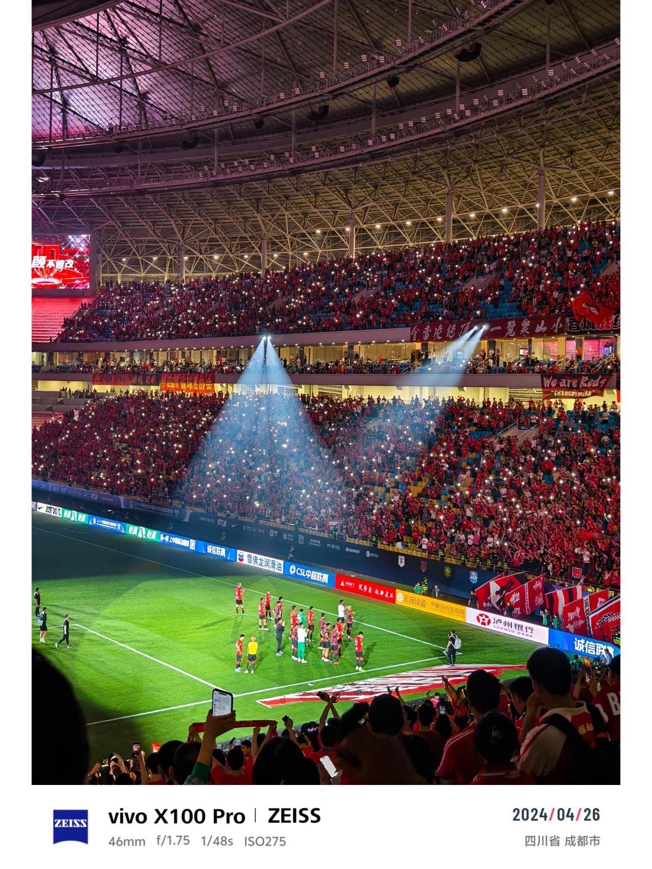 足球赛场上精彩一幕连连，对决精彩纷呈的简单介绍