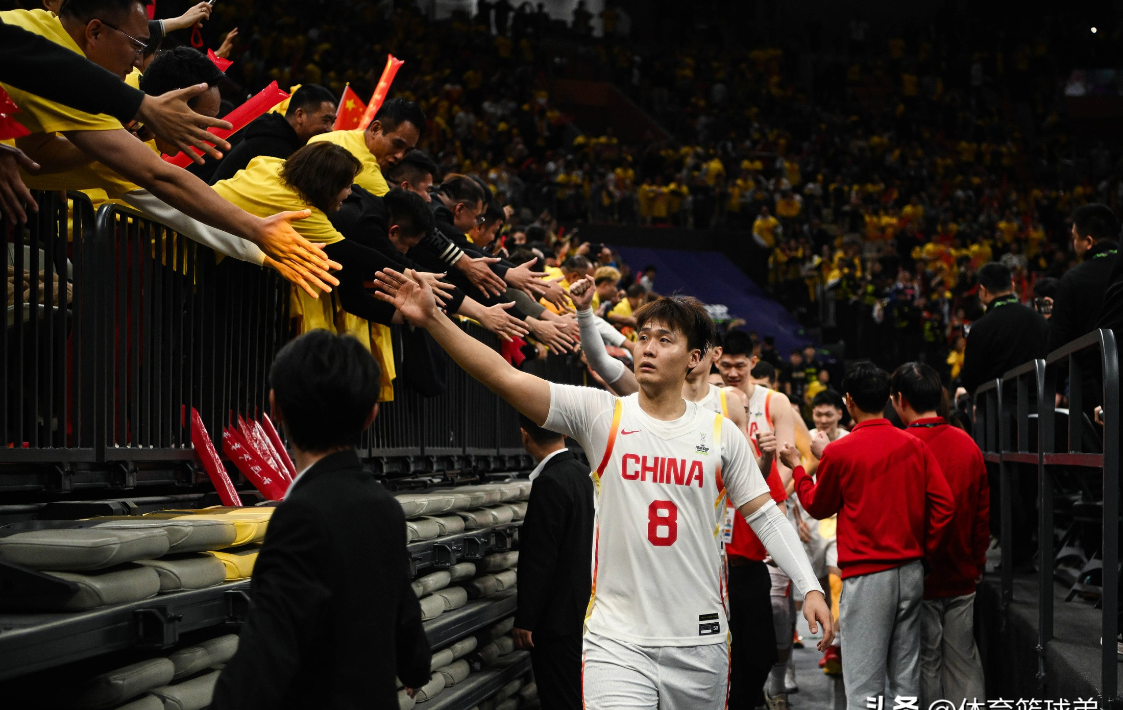 首发球员集体爆发,连胜势头不可阻挡的简单介绍 首发球员集体爆发,连胜势头不可阻挡的简单介绍